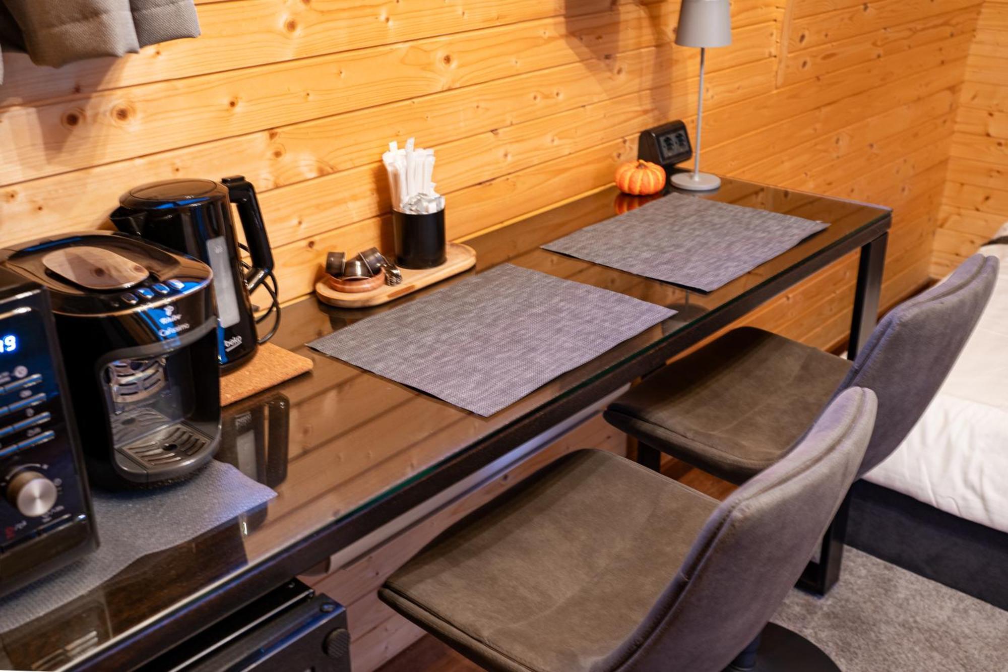 Glamp In Style Pods Resort Бран Екстериор снимка