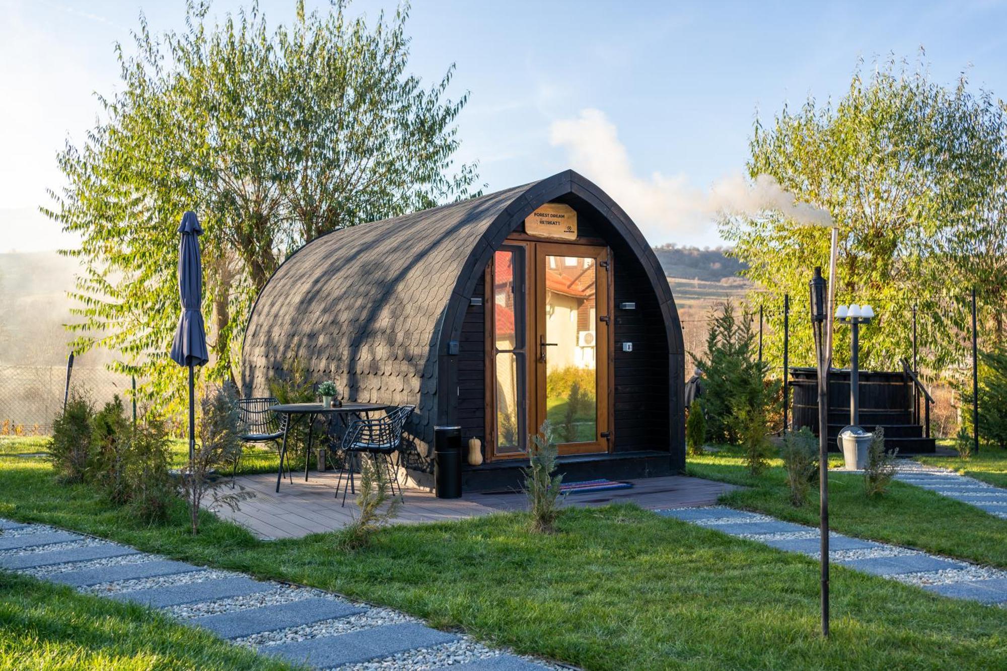 Glamp In Style Pods Resort Бран Екстериор снимка