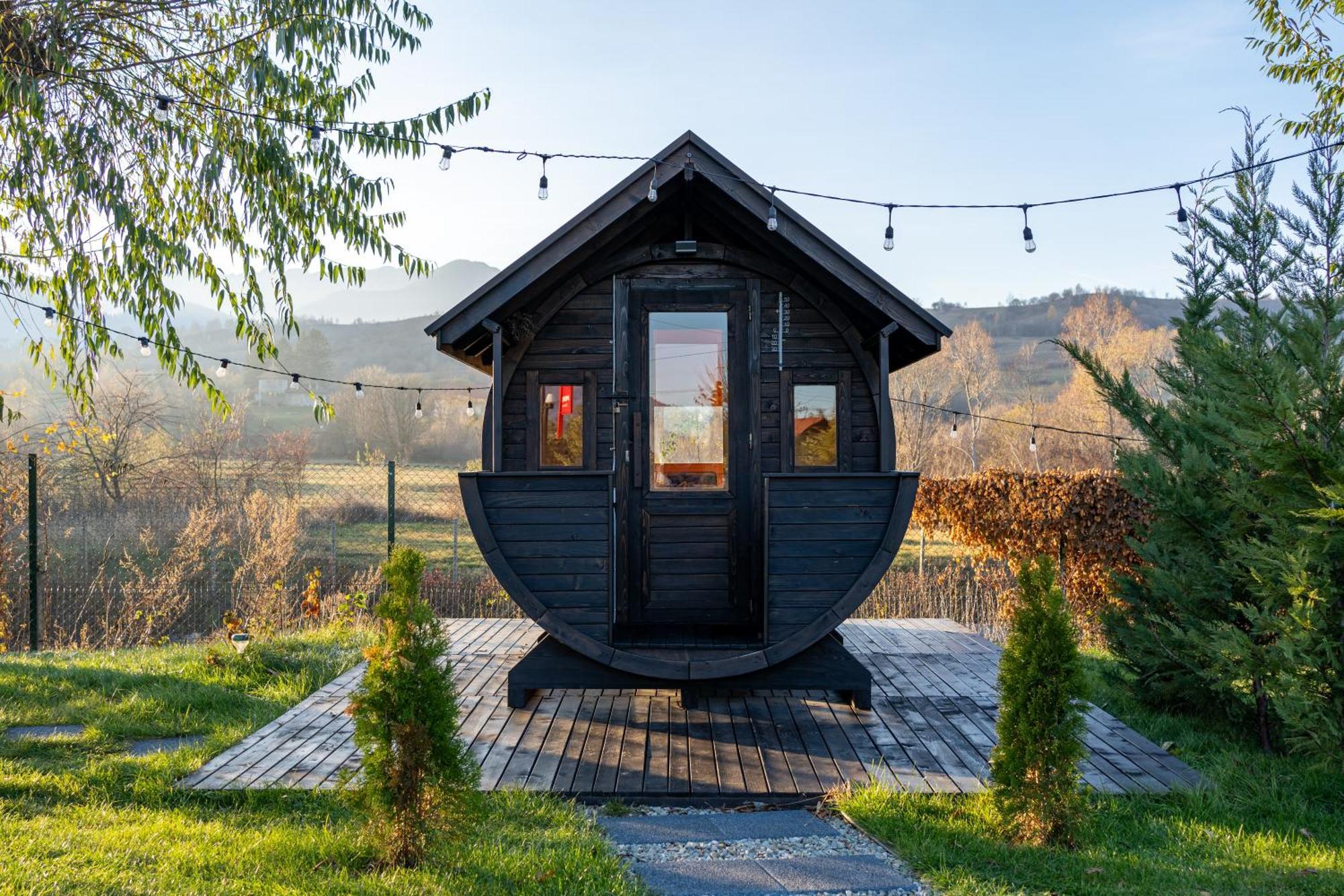 Glamp In Style Pods Resort Бран Екстериор снимка