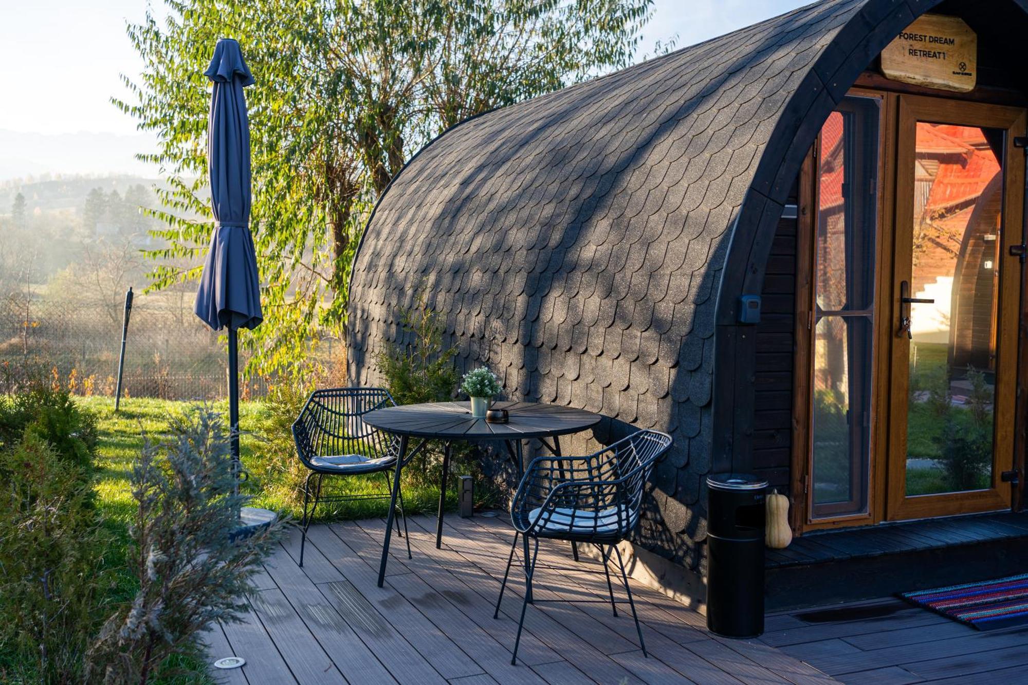 Glamp In Style Pods Resort Бран Екстериор снимка