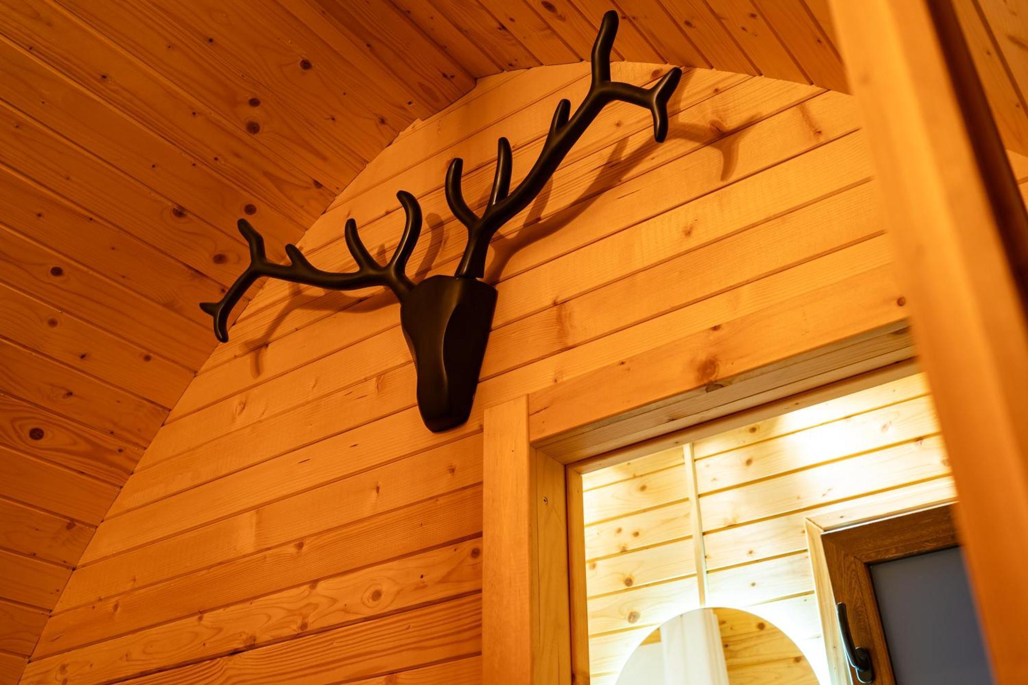 Glamp In Style Pods Resort Бран Екстериор снимка