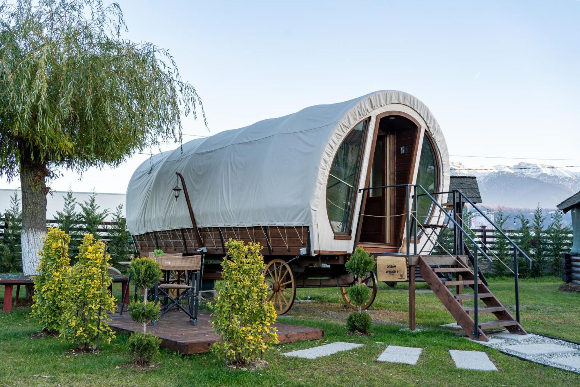 Glamp In Style Pods Resort Бран Екстериор снимка
