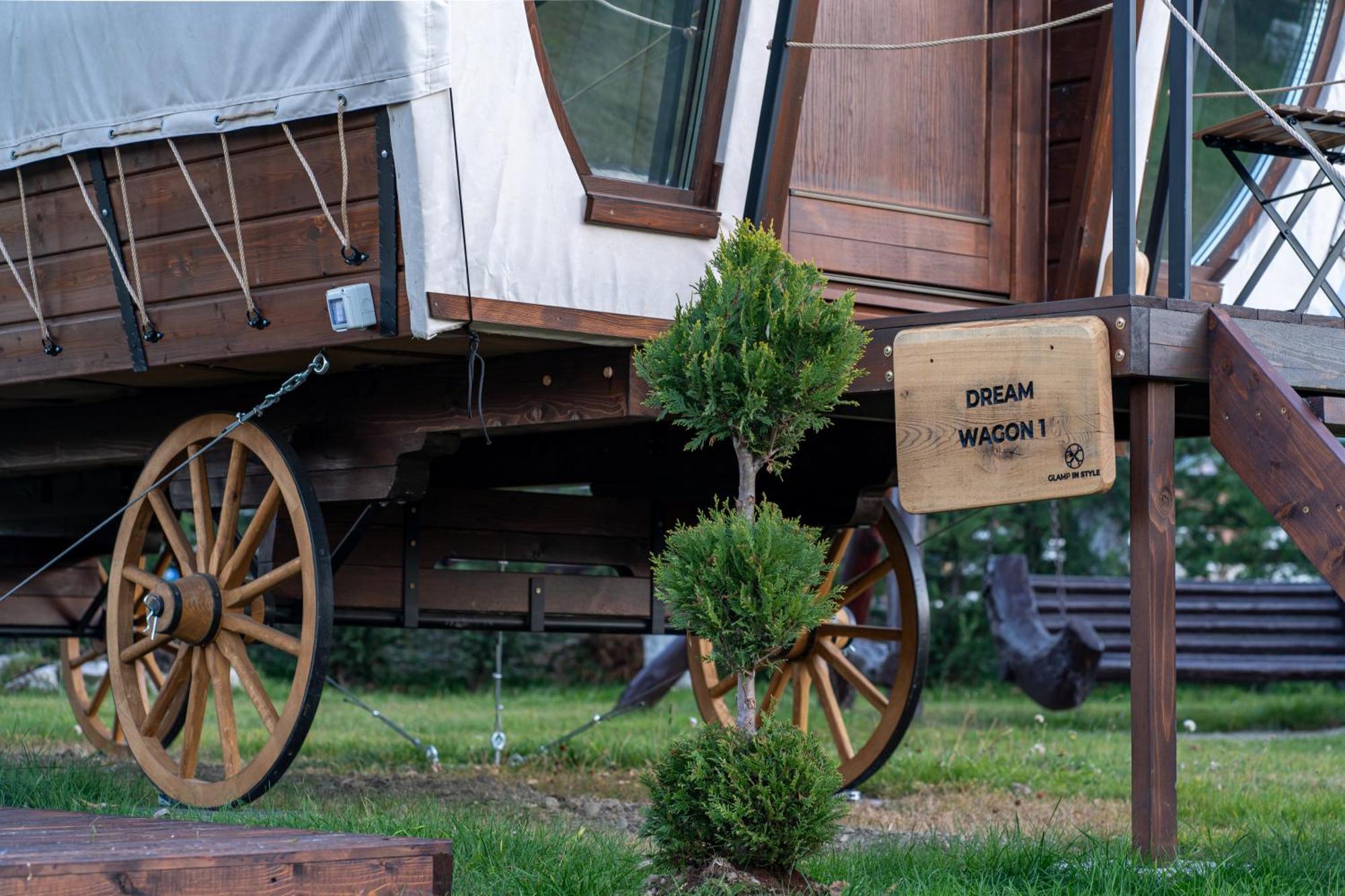Glamp In Style Pods Resort Бран Екстериор снимка