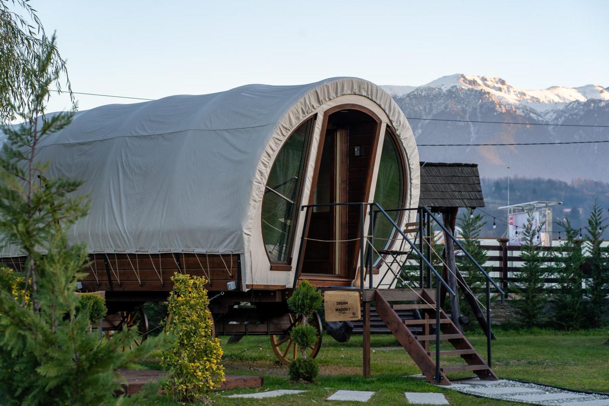 Glamp In Style Pods Resort Бран Екстериор снимка