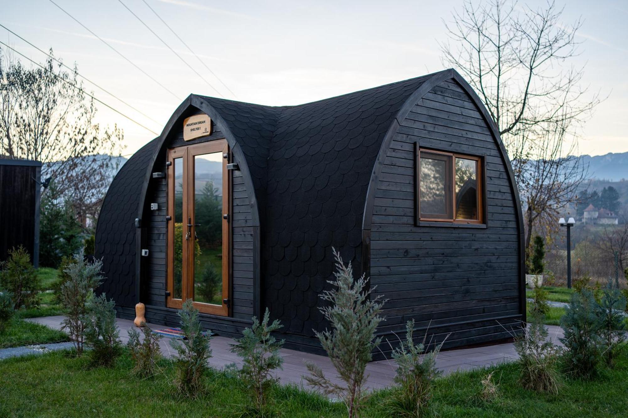 Glamp In Style Pods Resort Бран Екстериор снимка
