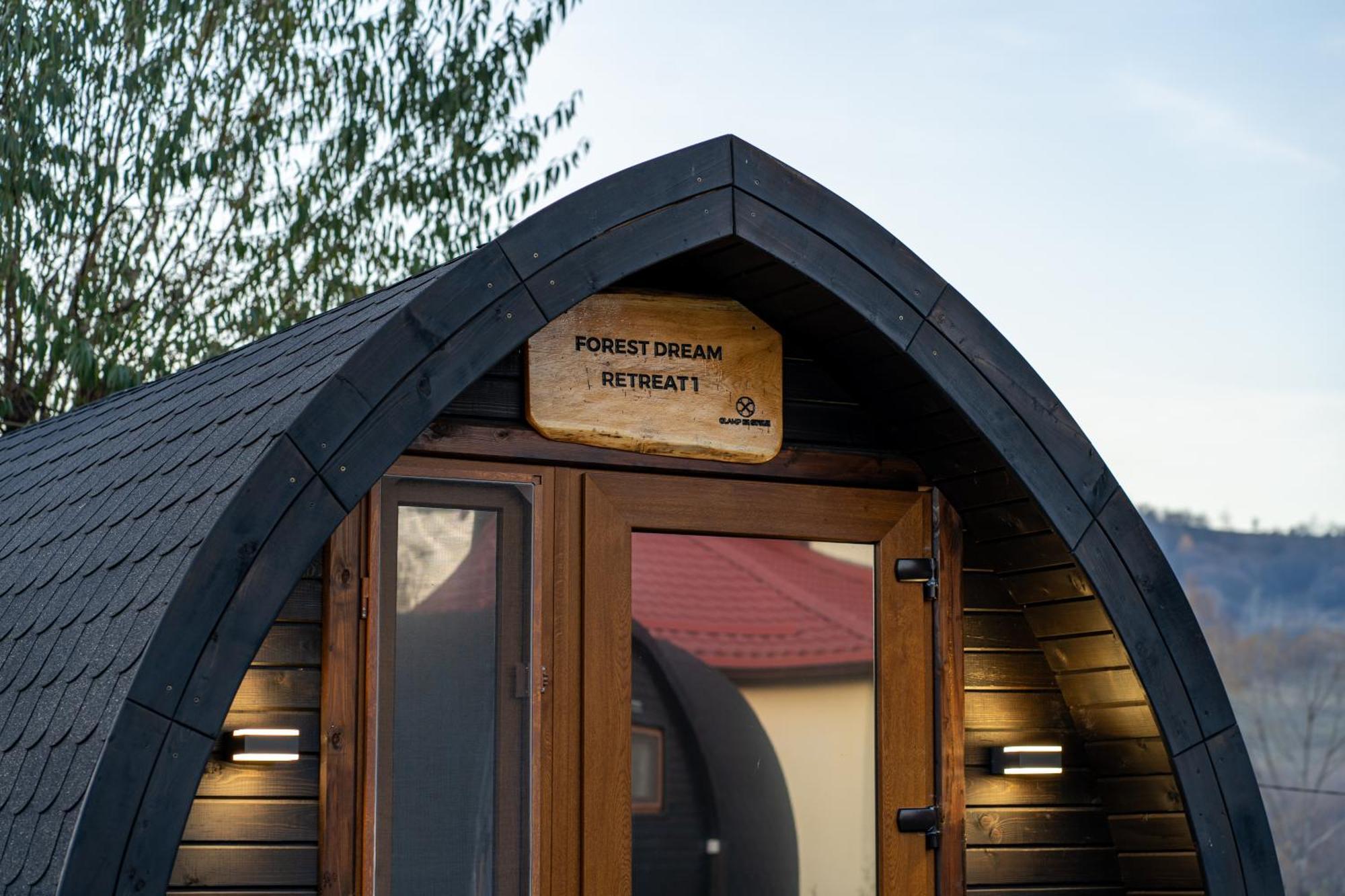 Glamp In Style Pods Resort Бран Екстериор снимка
