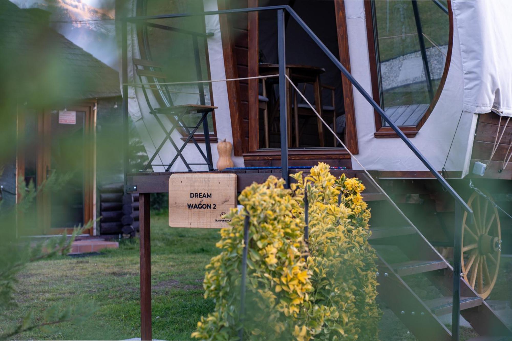Glamp In Style Pods Resort Бран Екстериор снимка