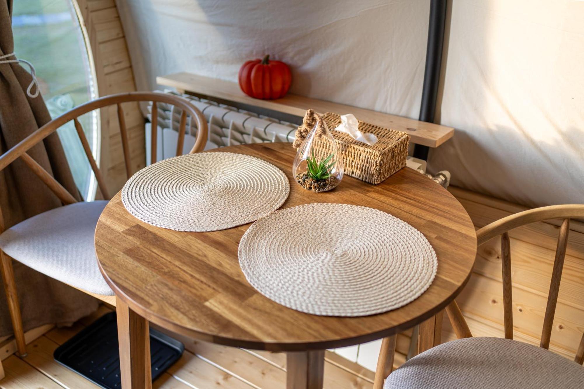 Glamp In Style Pods Resort Бран Екстериор снимка